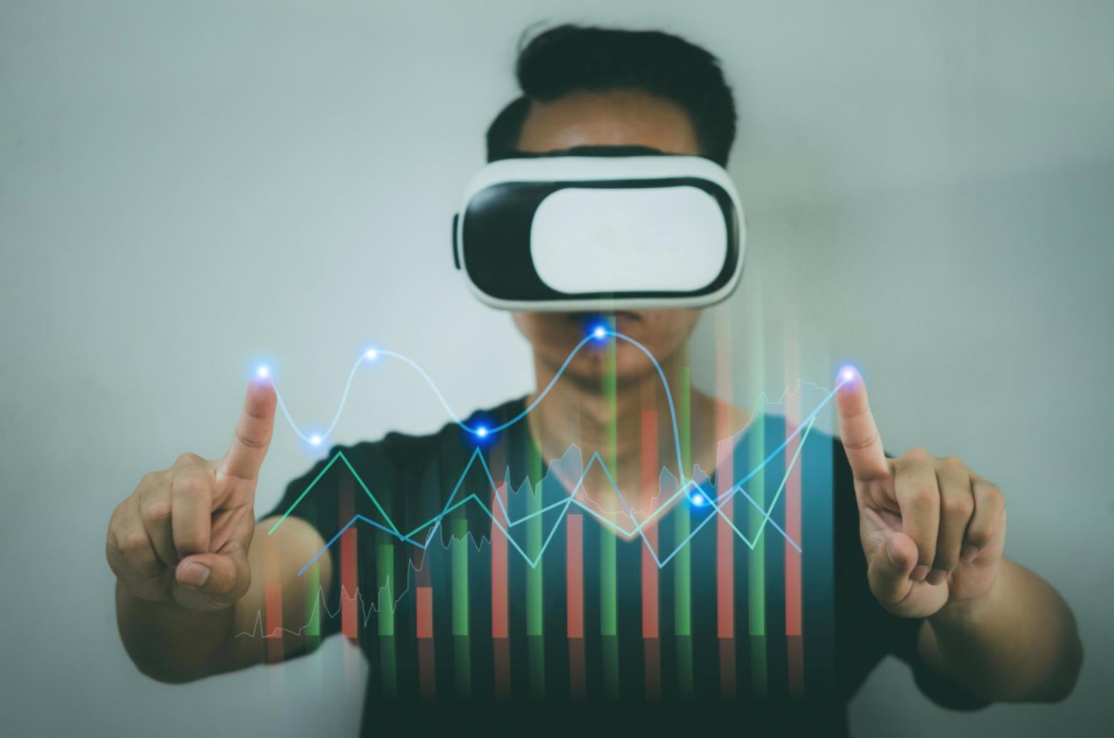 Öğrenci bilgisayarda SEO stratejisi uygularken